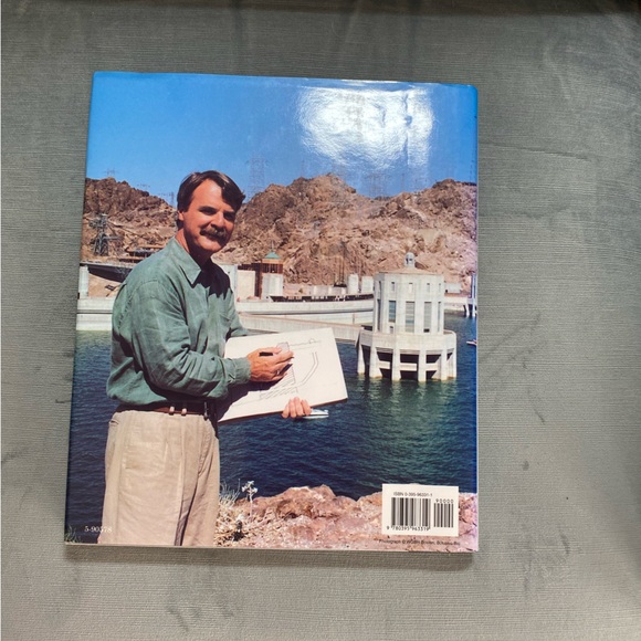 Autographaphed book “Building Big” by, David Macaulay companion to PBS series ￼ - Picture 4 of 16